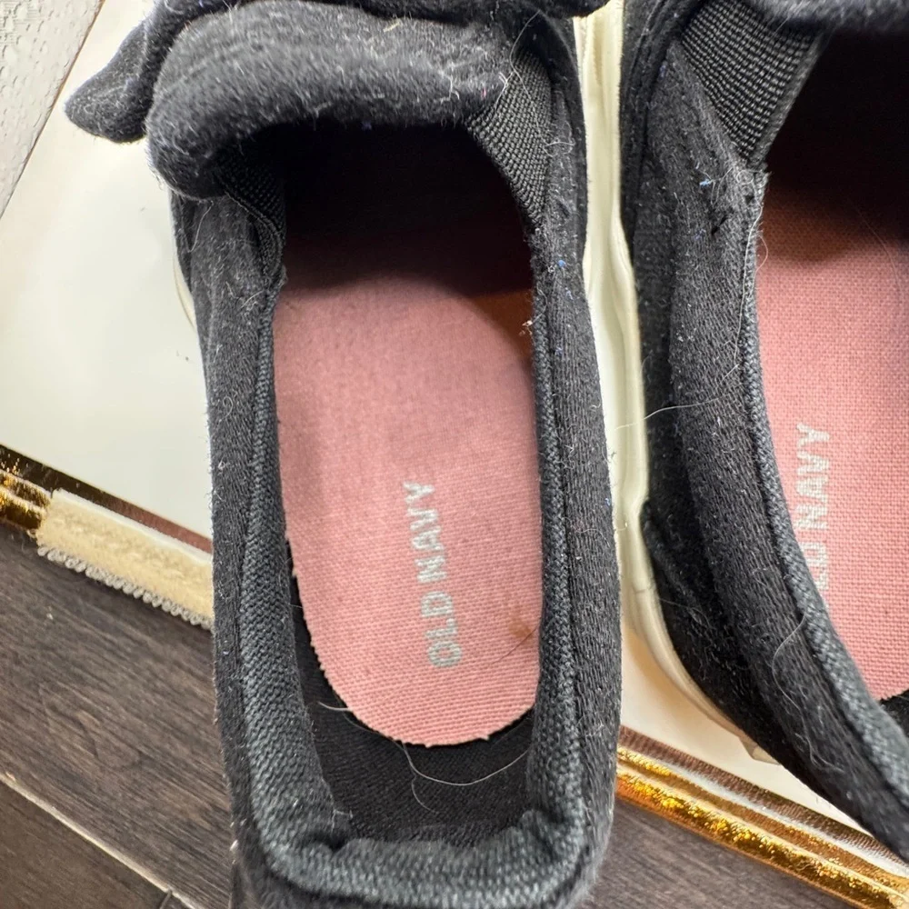 Old Navy Toddler Girl Size 9 Black and White Bow Slip-On Sneakers Shoes